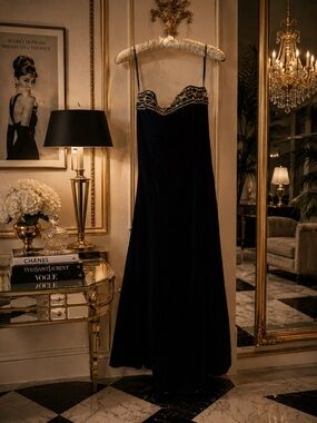 Jessica McClintock Gunne Sax Black Velvet Beaded Strapless Gown Size 7/8 USA